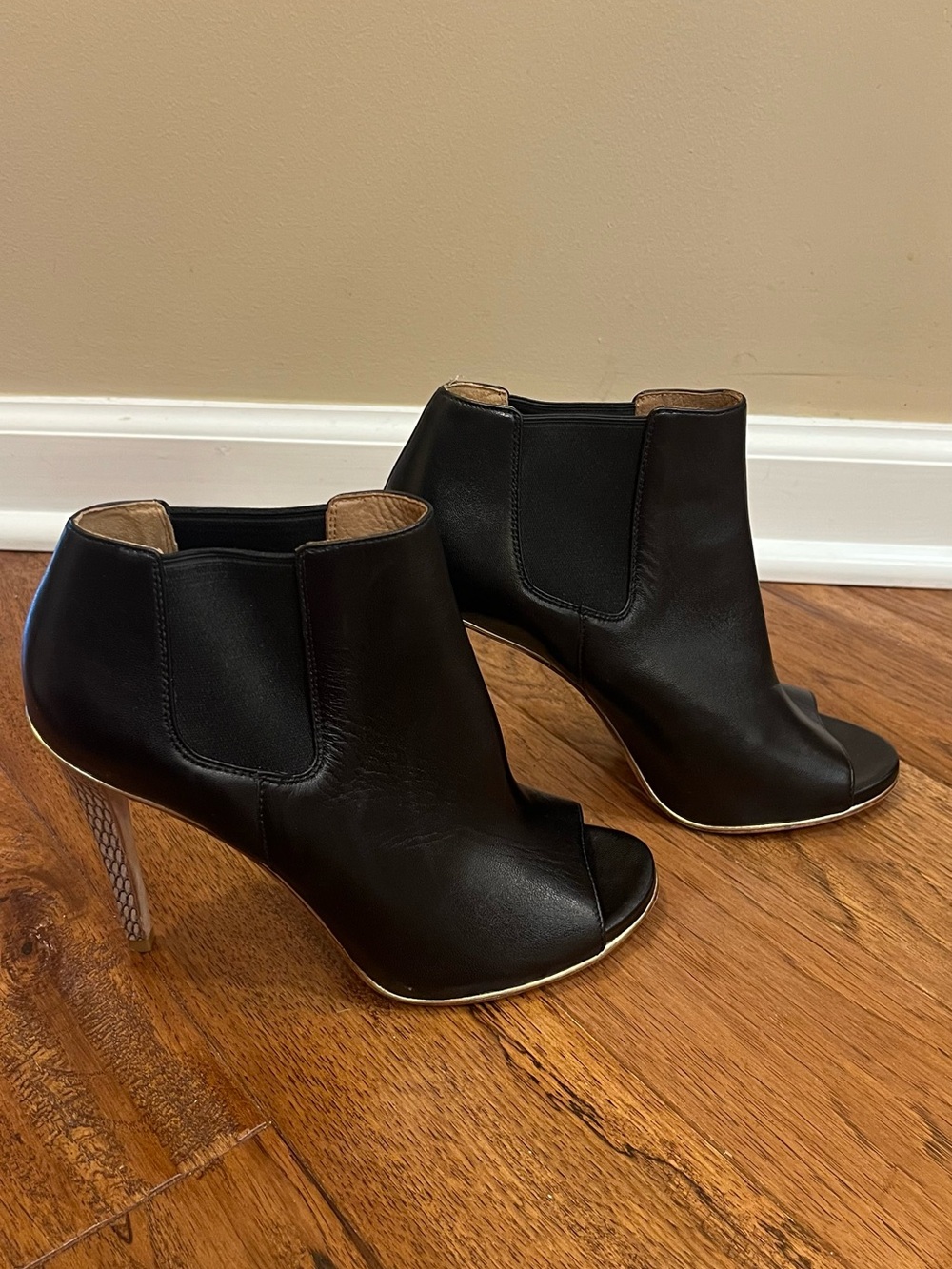 Coach black leather Johanna peep toe booties pull on stiletto heel. 7.5 - Picture 4 of 9